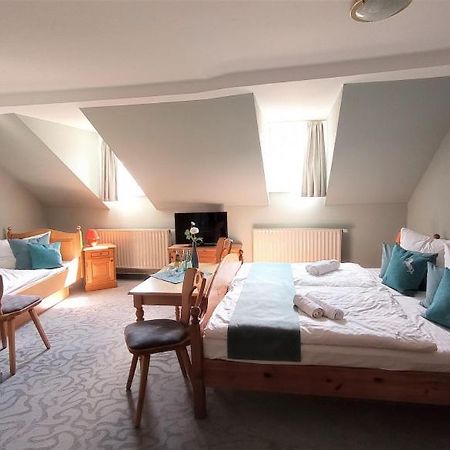 Hotel Ross Zwoenitz Екстер'єр фото
