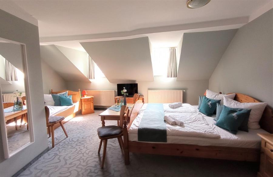 Hotel Ross Zwoenitz Екстер'єр фото