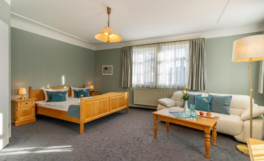 Hotel Ross Zwoenitz Екстер'єр фото